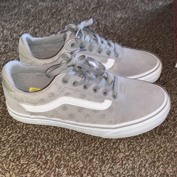 Vans - Picture 2 of 4